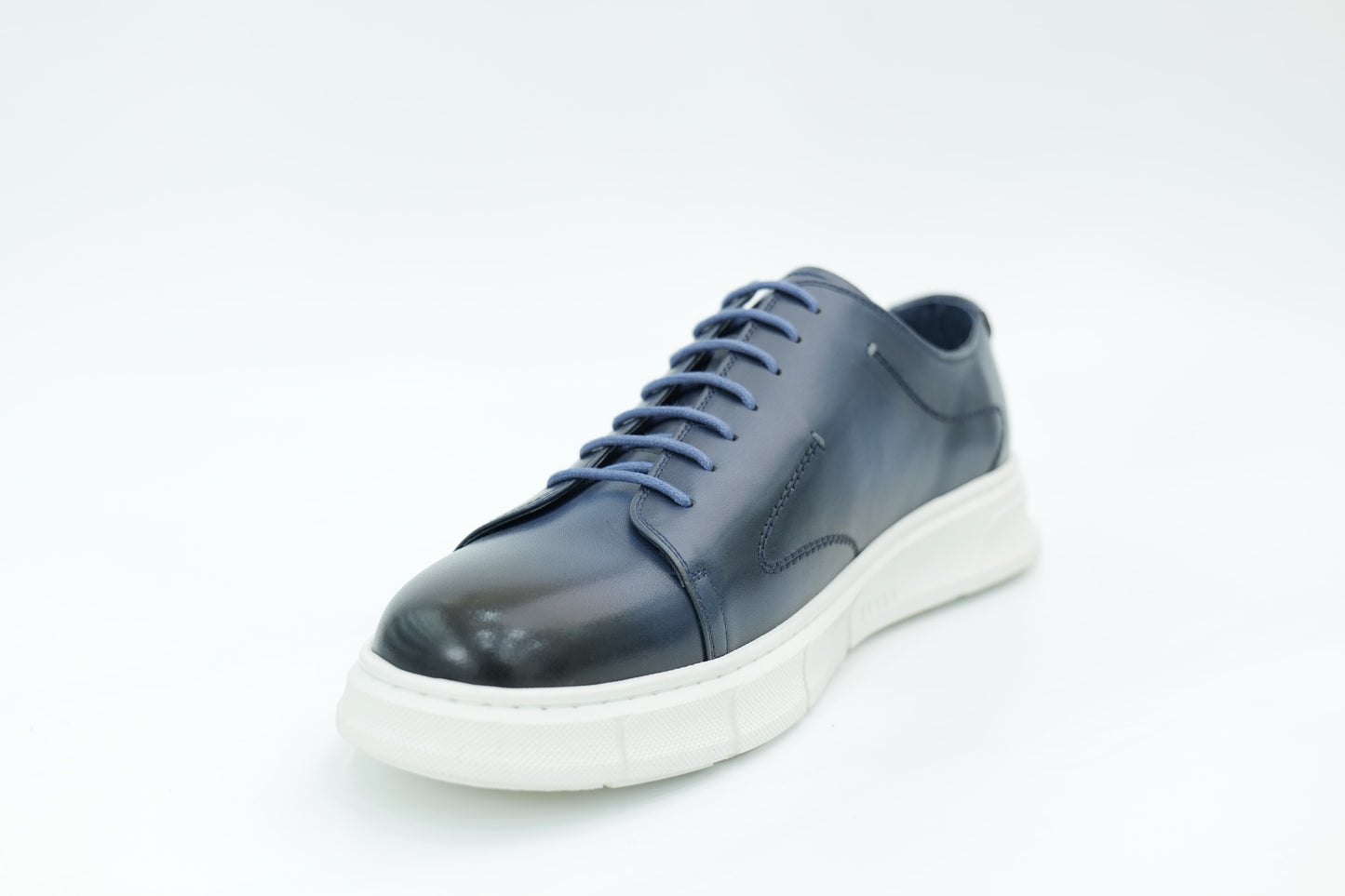 Casual sneakers