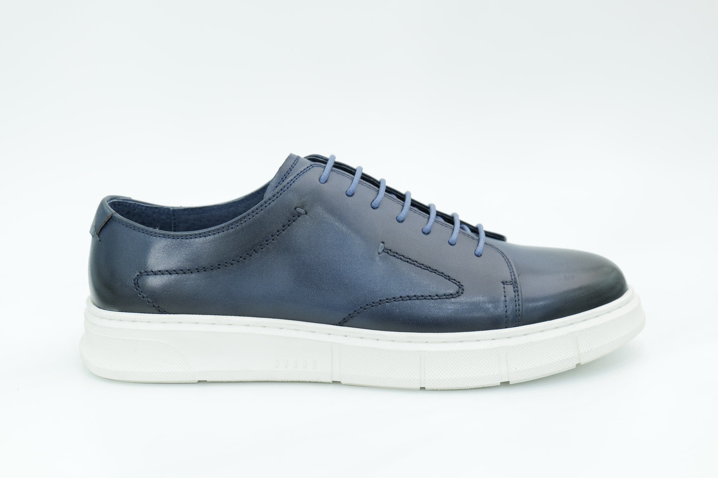 Casual sneakers