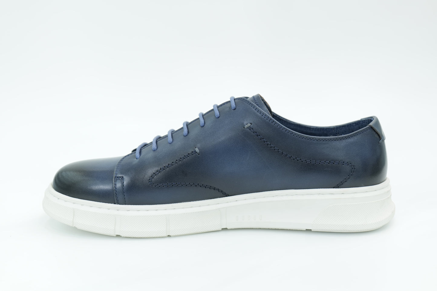 Casual sneakers