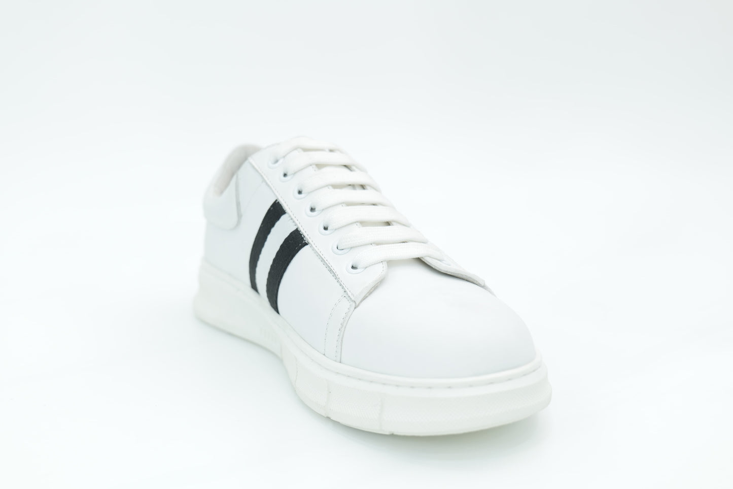Casual sneakers