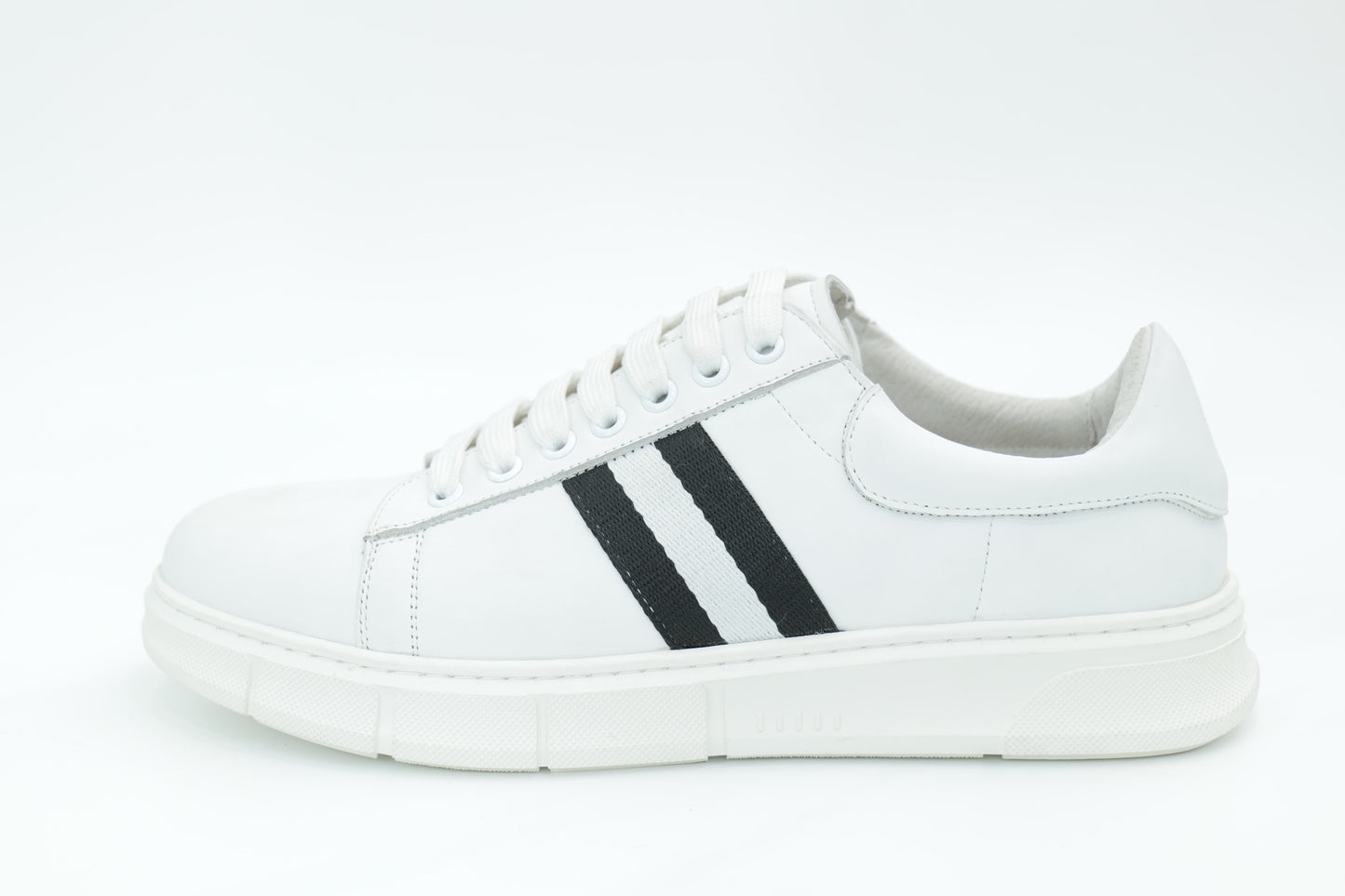 Casual sneakers