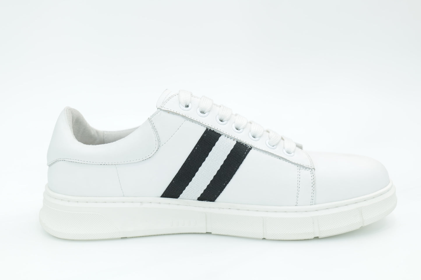 Casual sneakers