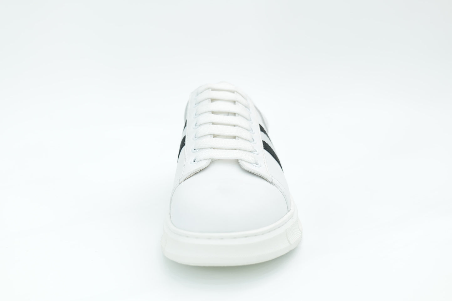 Casual sneakers