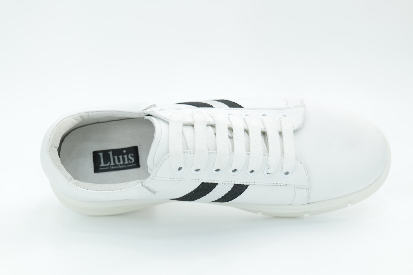 Casual sneakers