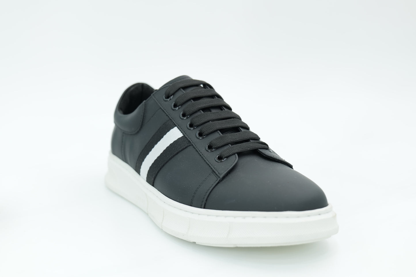 Casual sneakers