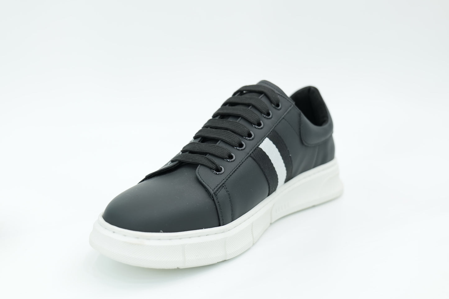 Casual sneakers