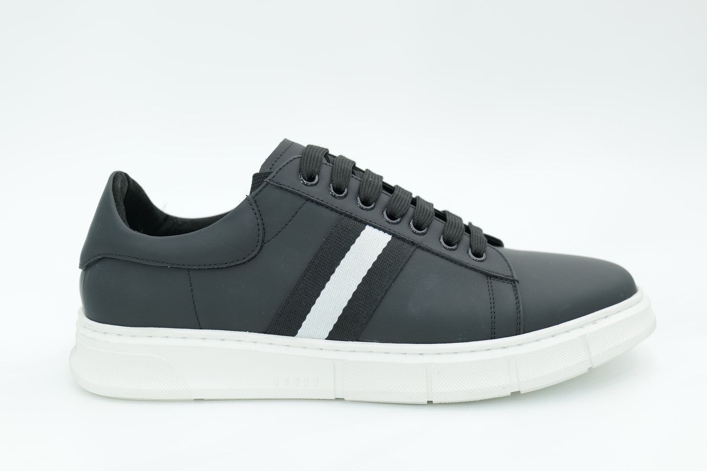 Casual sneakers