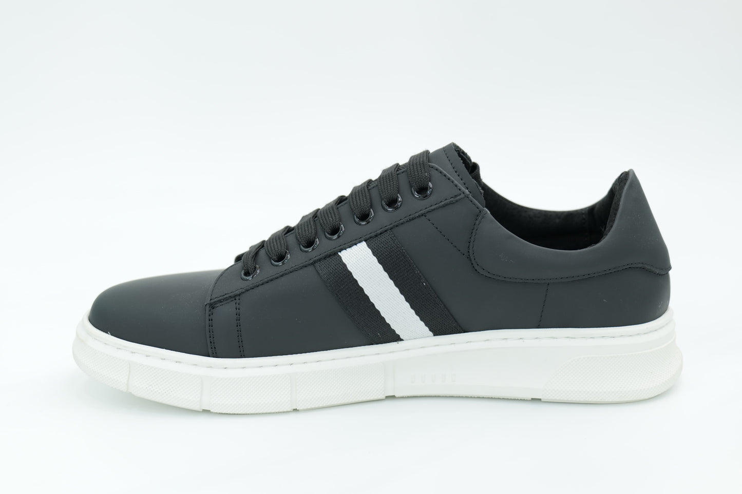 Casual sneakers