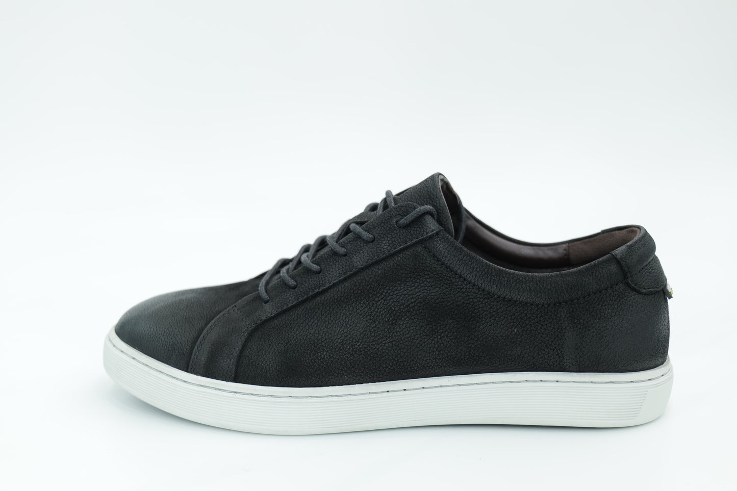 Casual sneakers