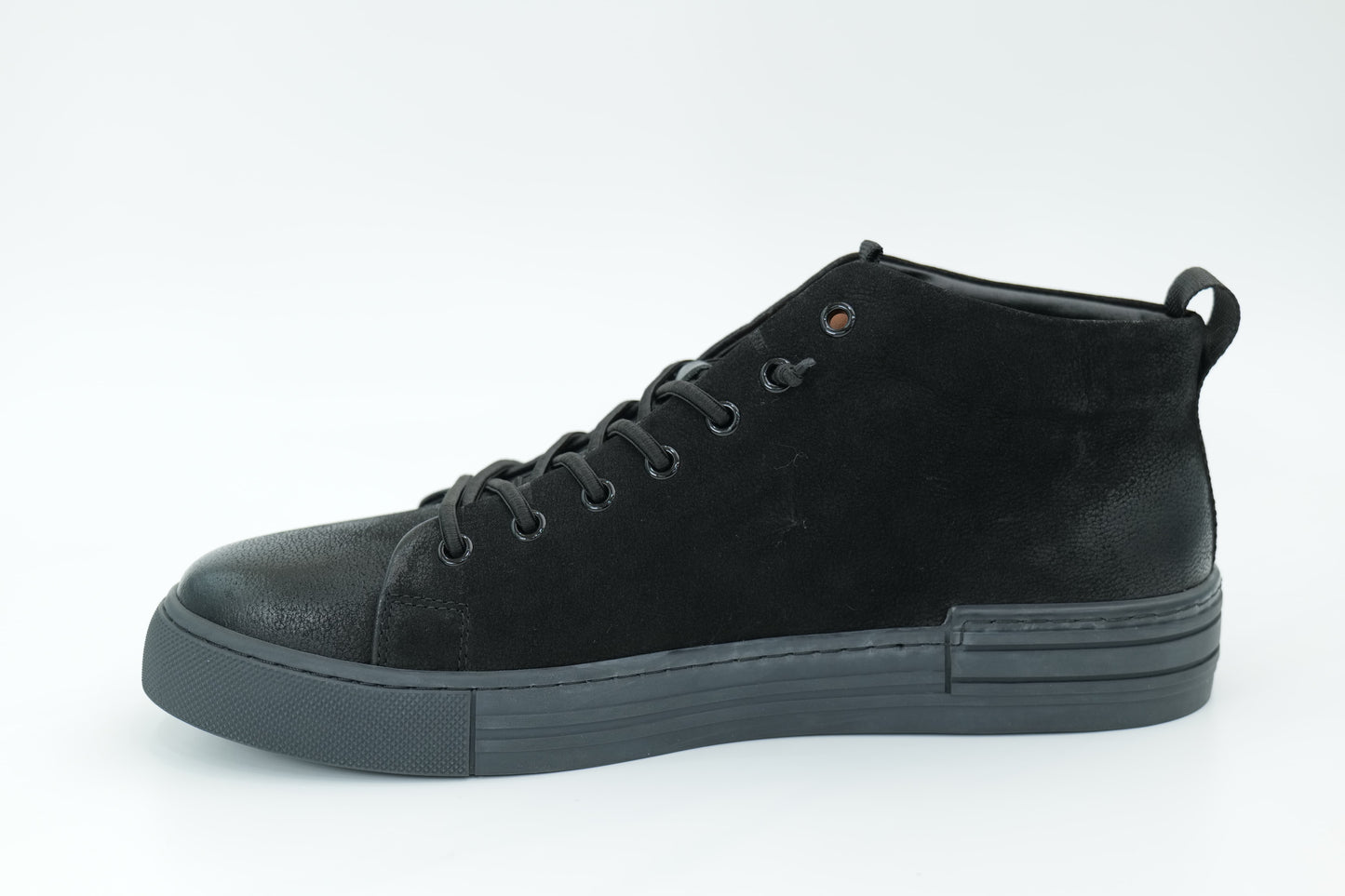 Casual sneakers