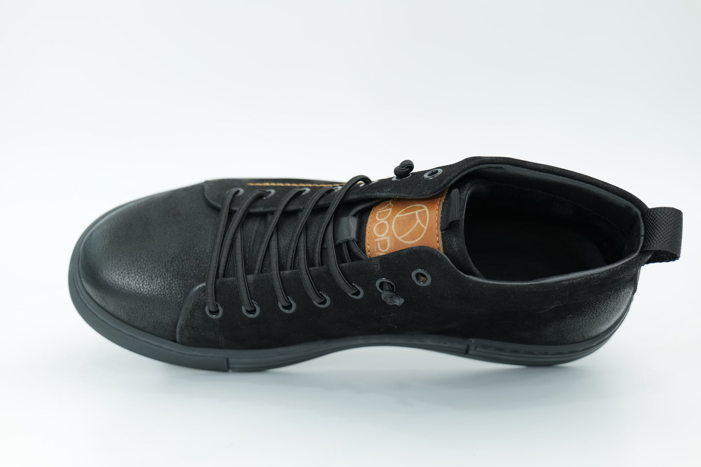 Casual sneakers