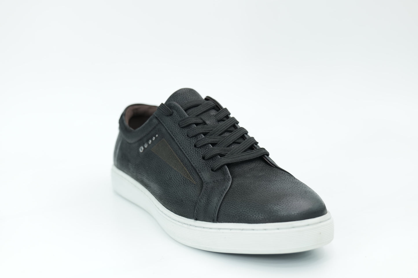 Casual sneakers