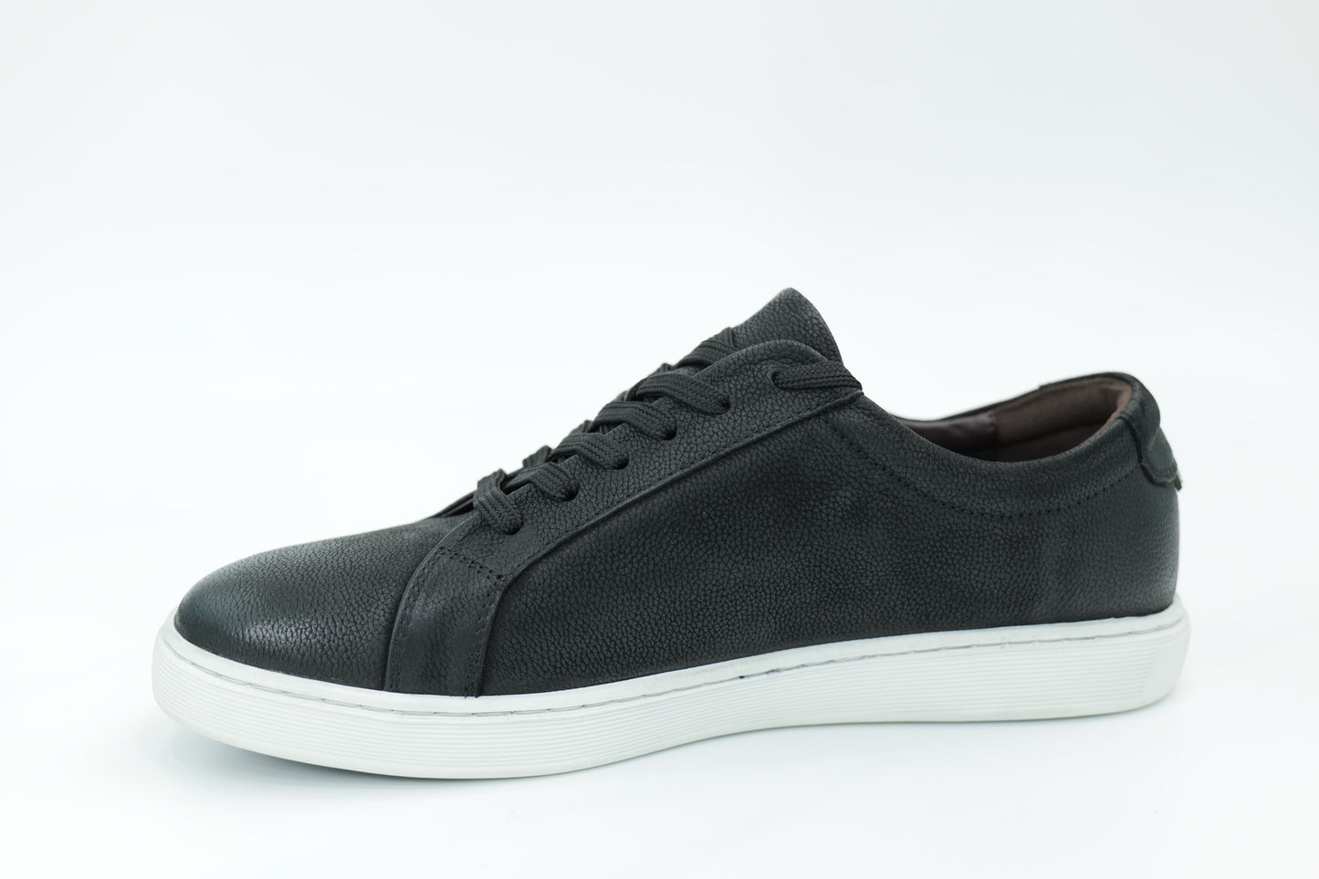 Casual sneakers