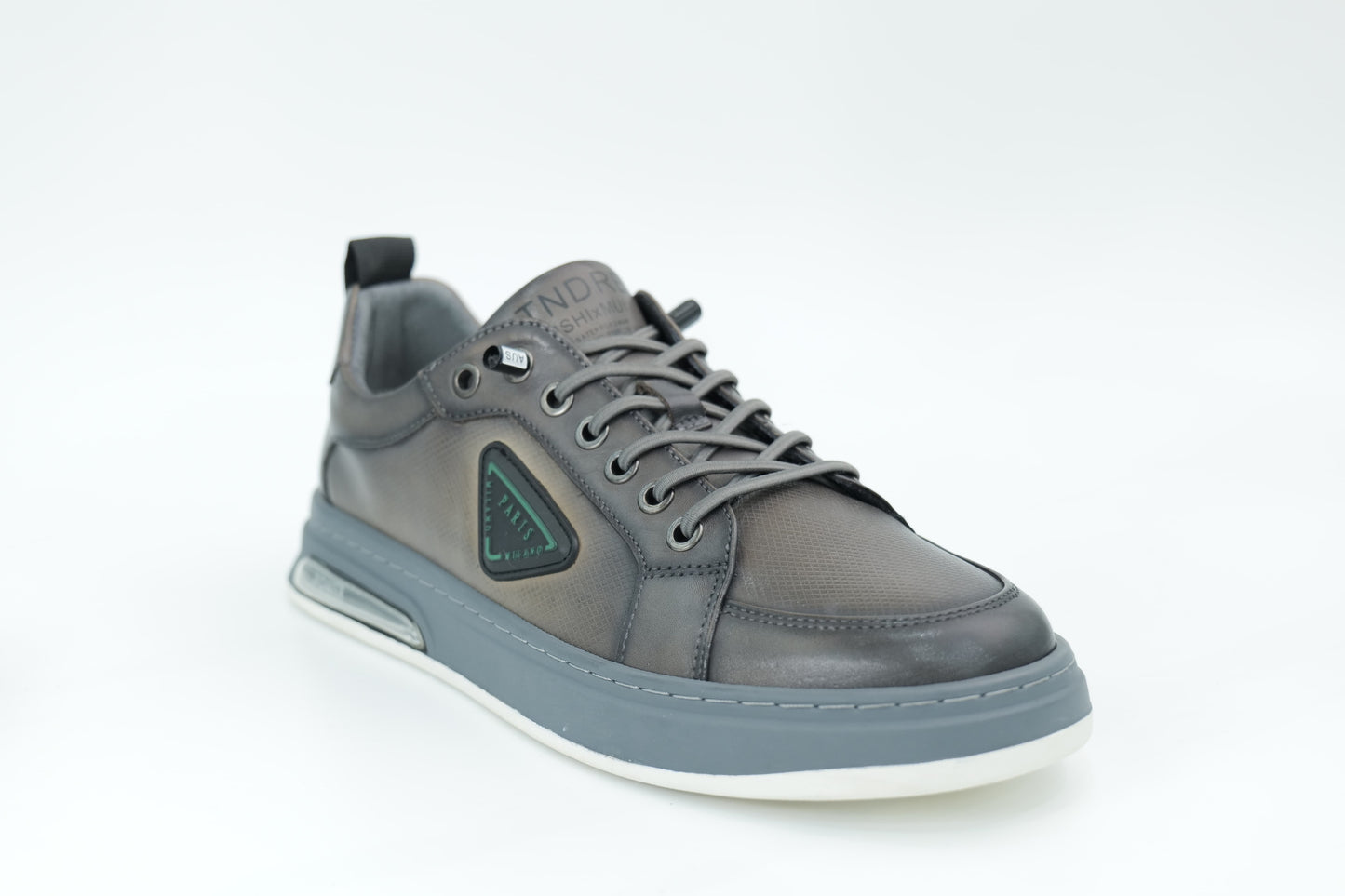 Casual sneakers