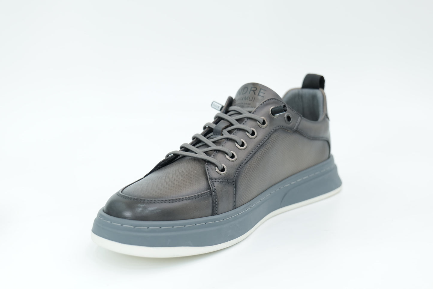 Casual sneakers