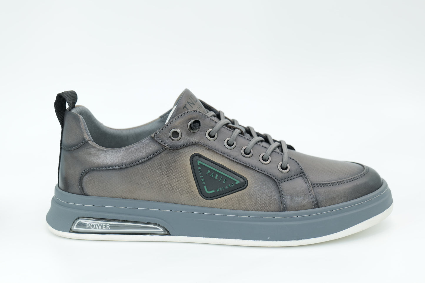 Casual sneakers