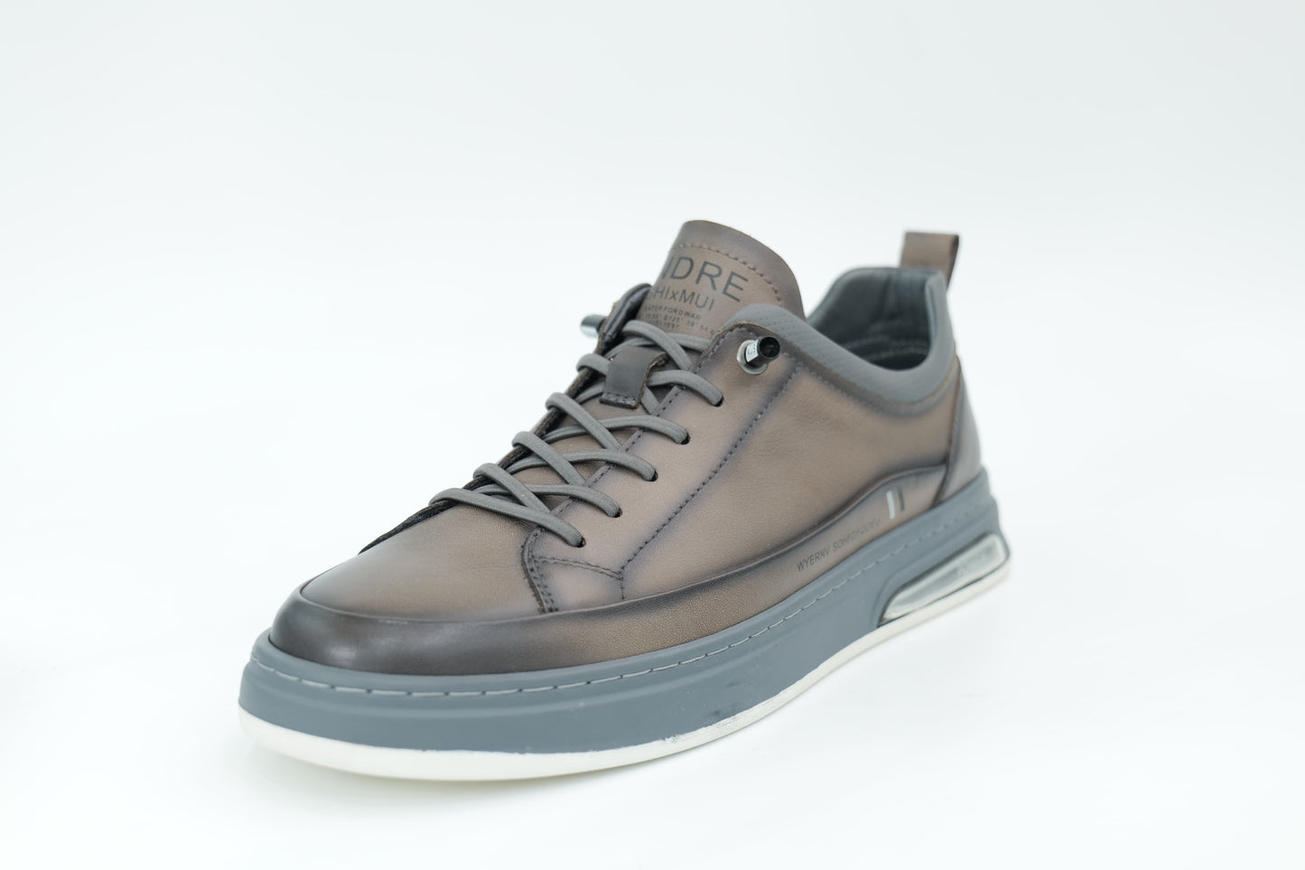 Casual sneakers