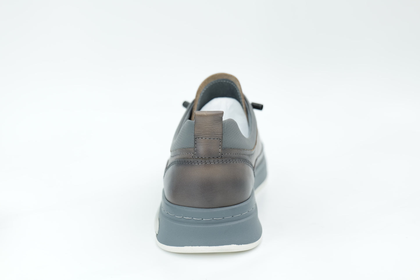 Casual sneakers