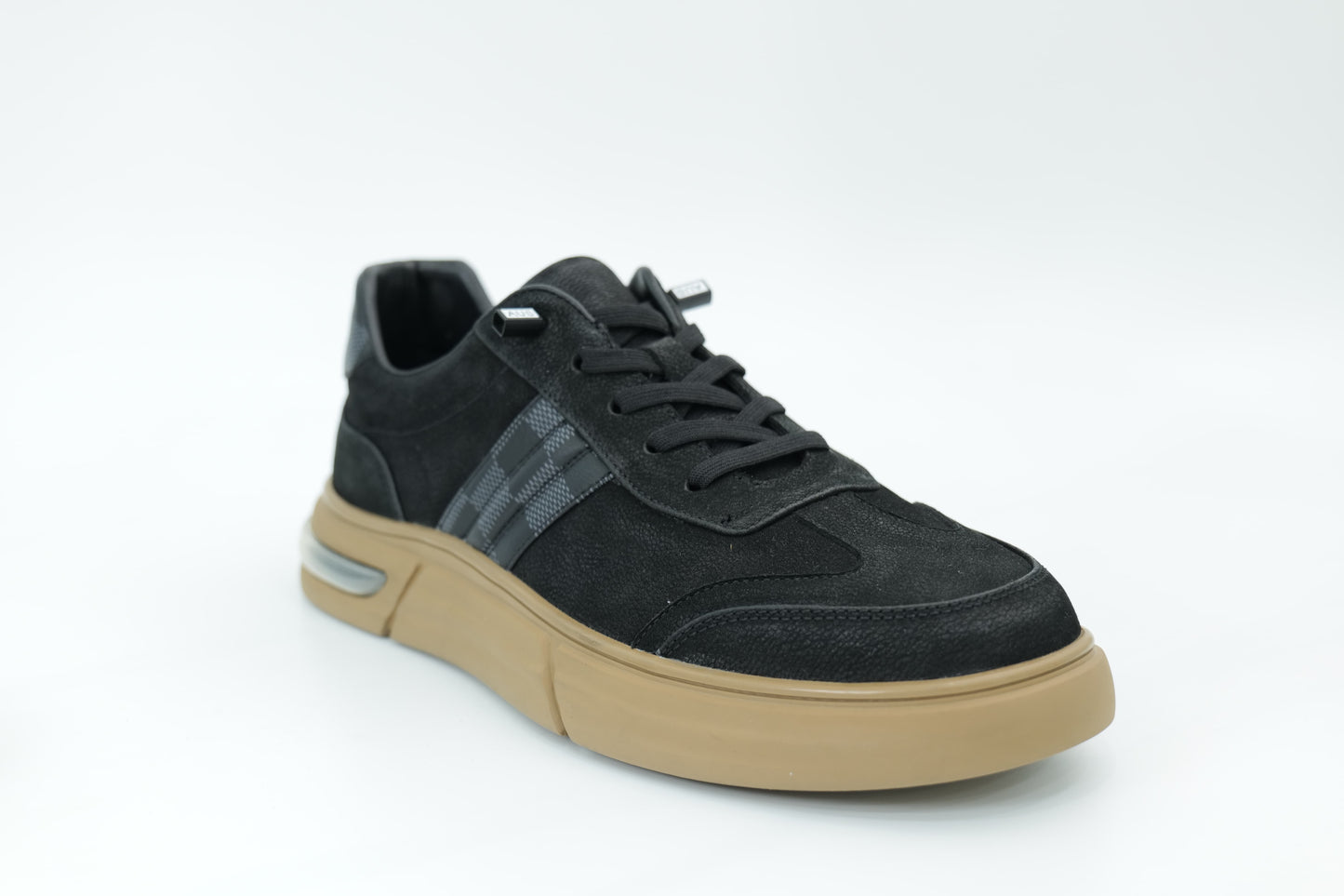 Casual sneakers