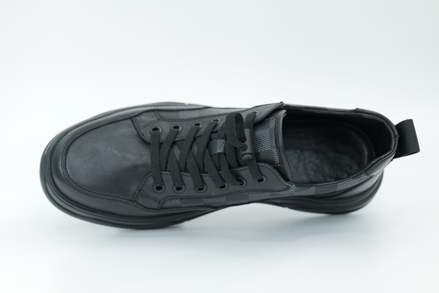 Casual sneakers