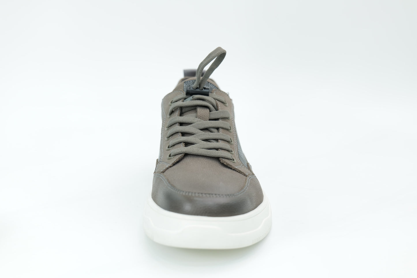 Casual sneakers