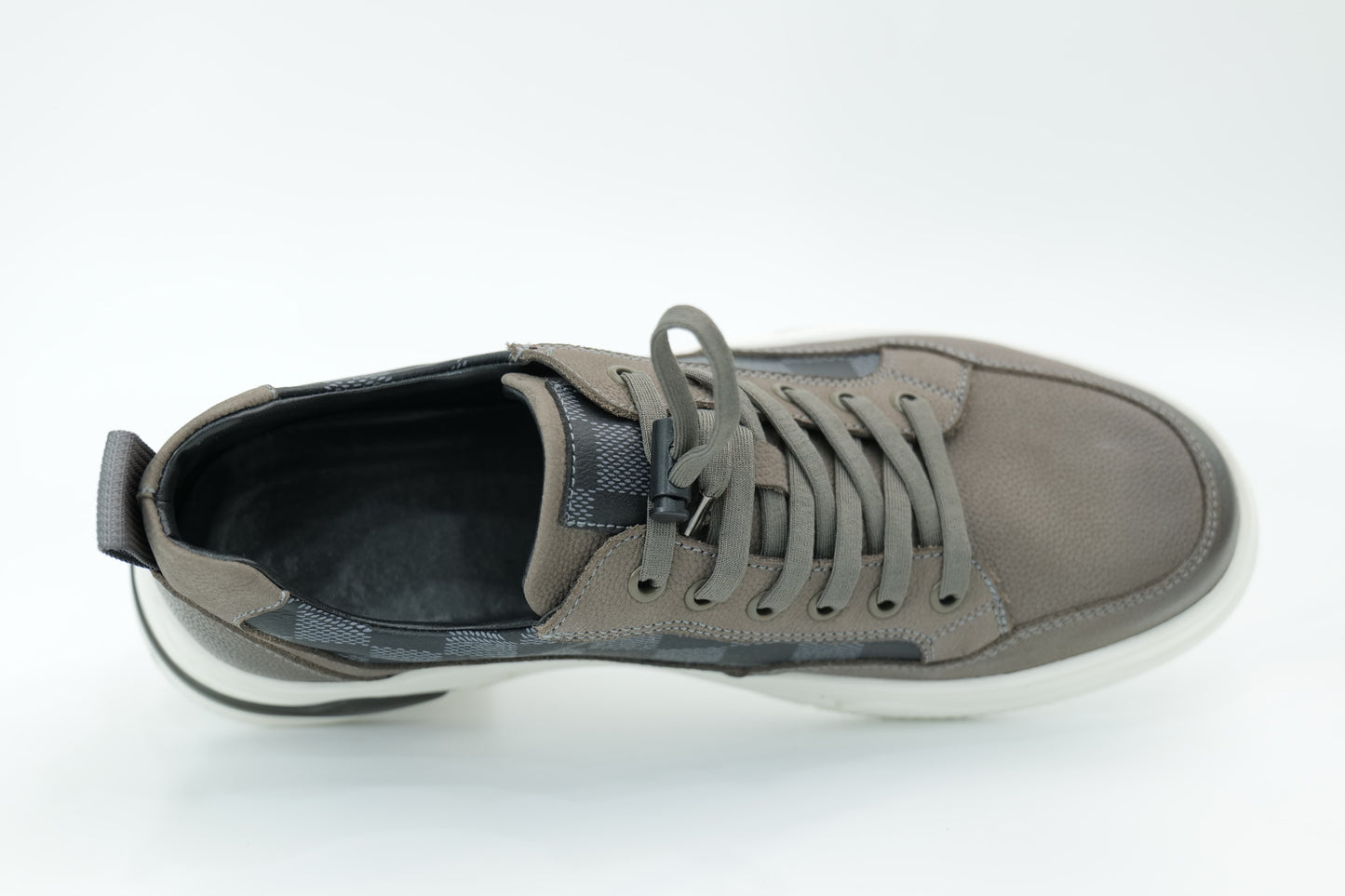 Casual sneakers