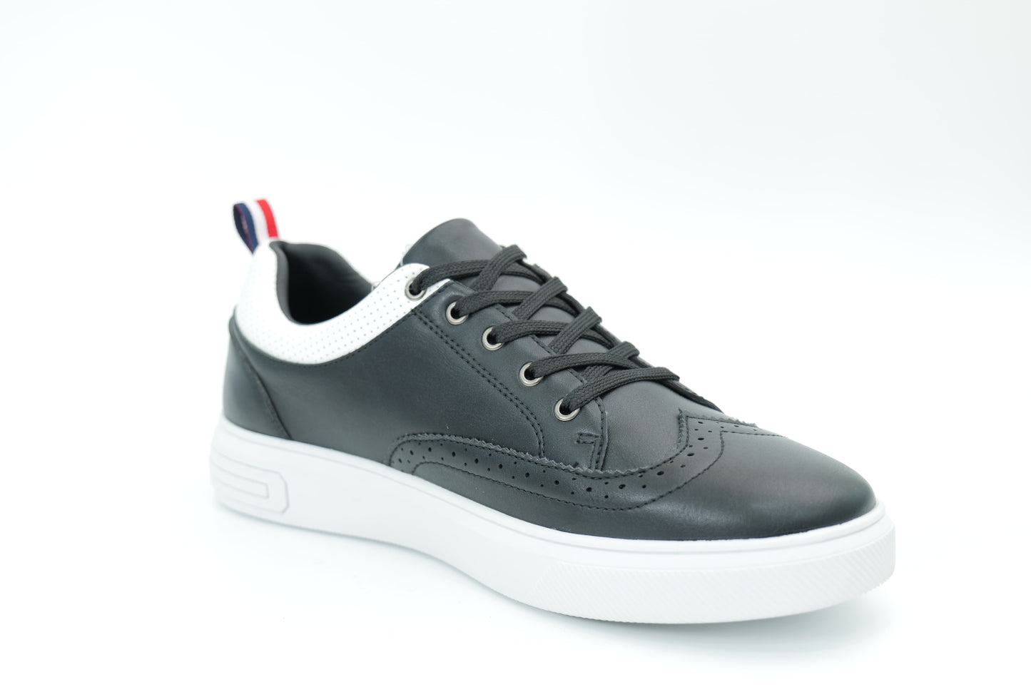 Casual sneakers