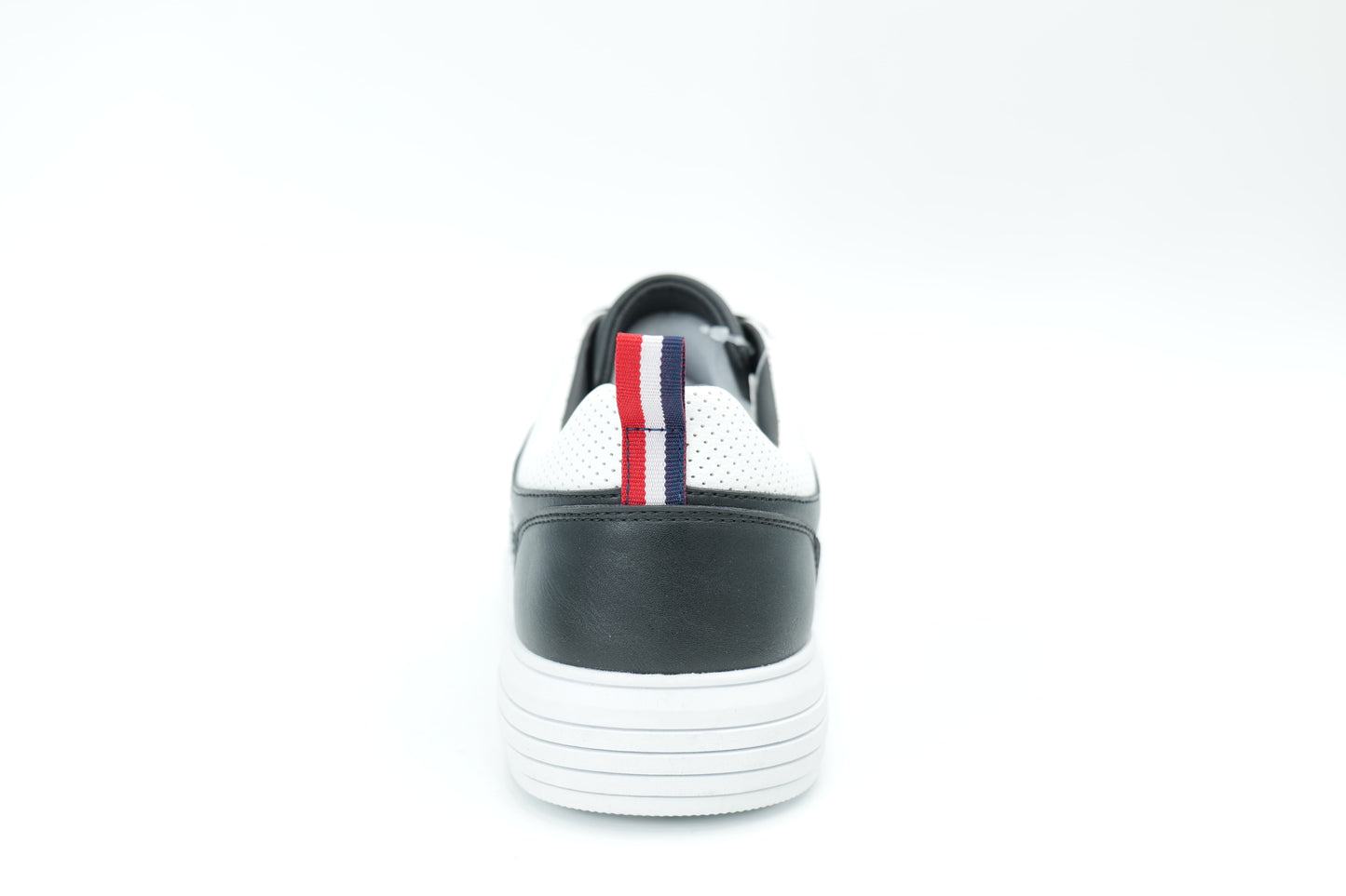 Casual sneakers