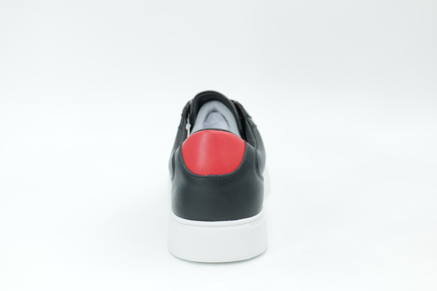 Casual sneakers