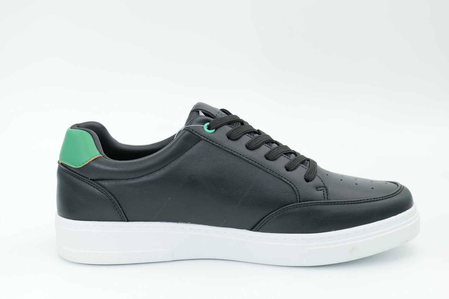 Casual sneakers