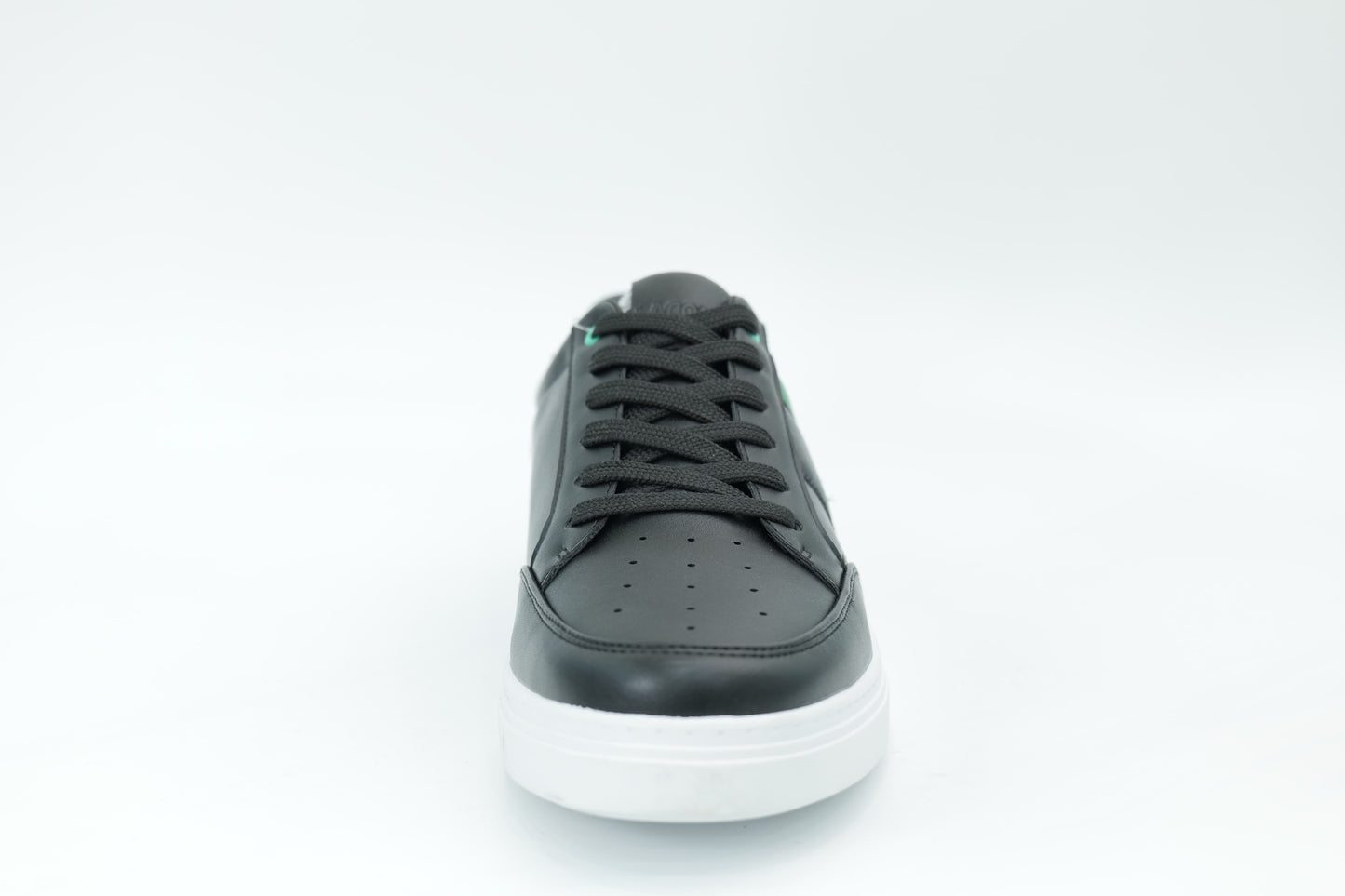 Casual sneakers
