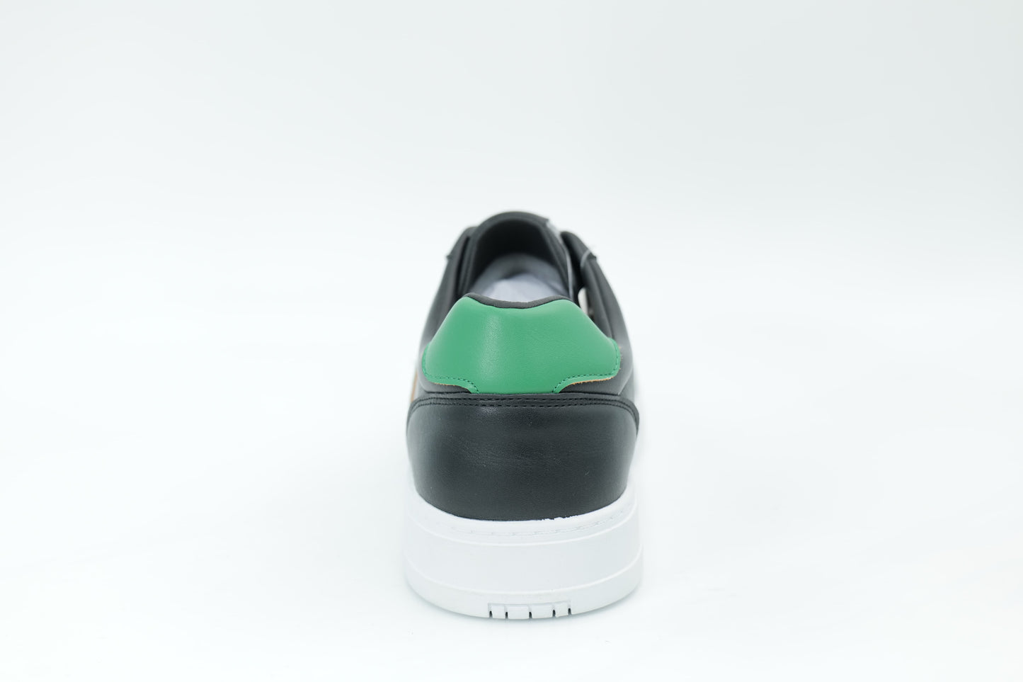 Casual sneakers