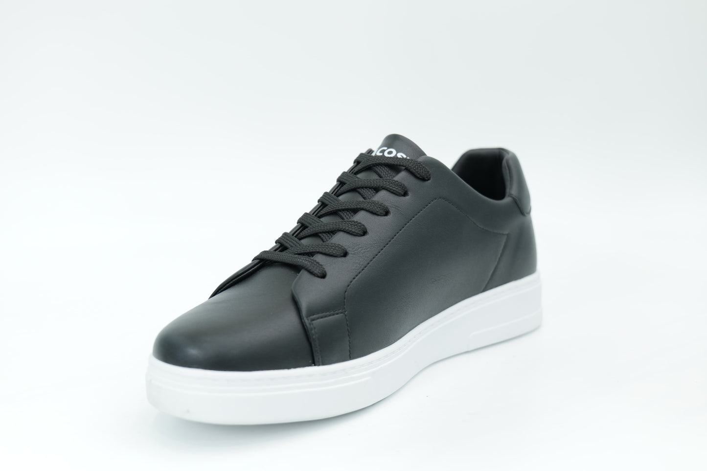 Casual sneakers