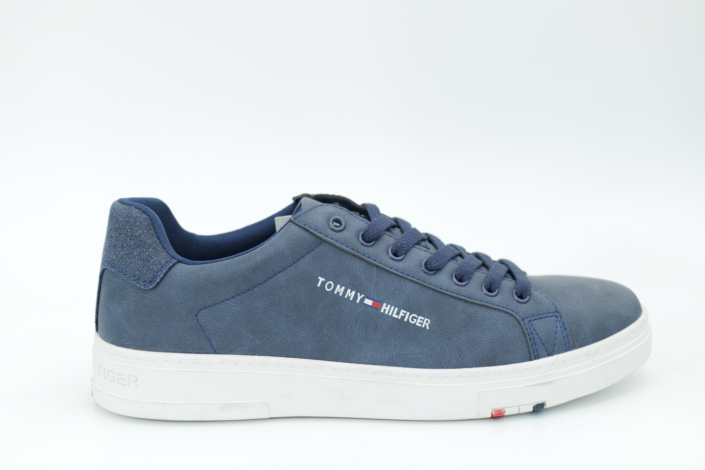 Casual sneakers