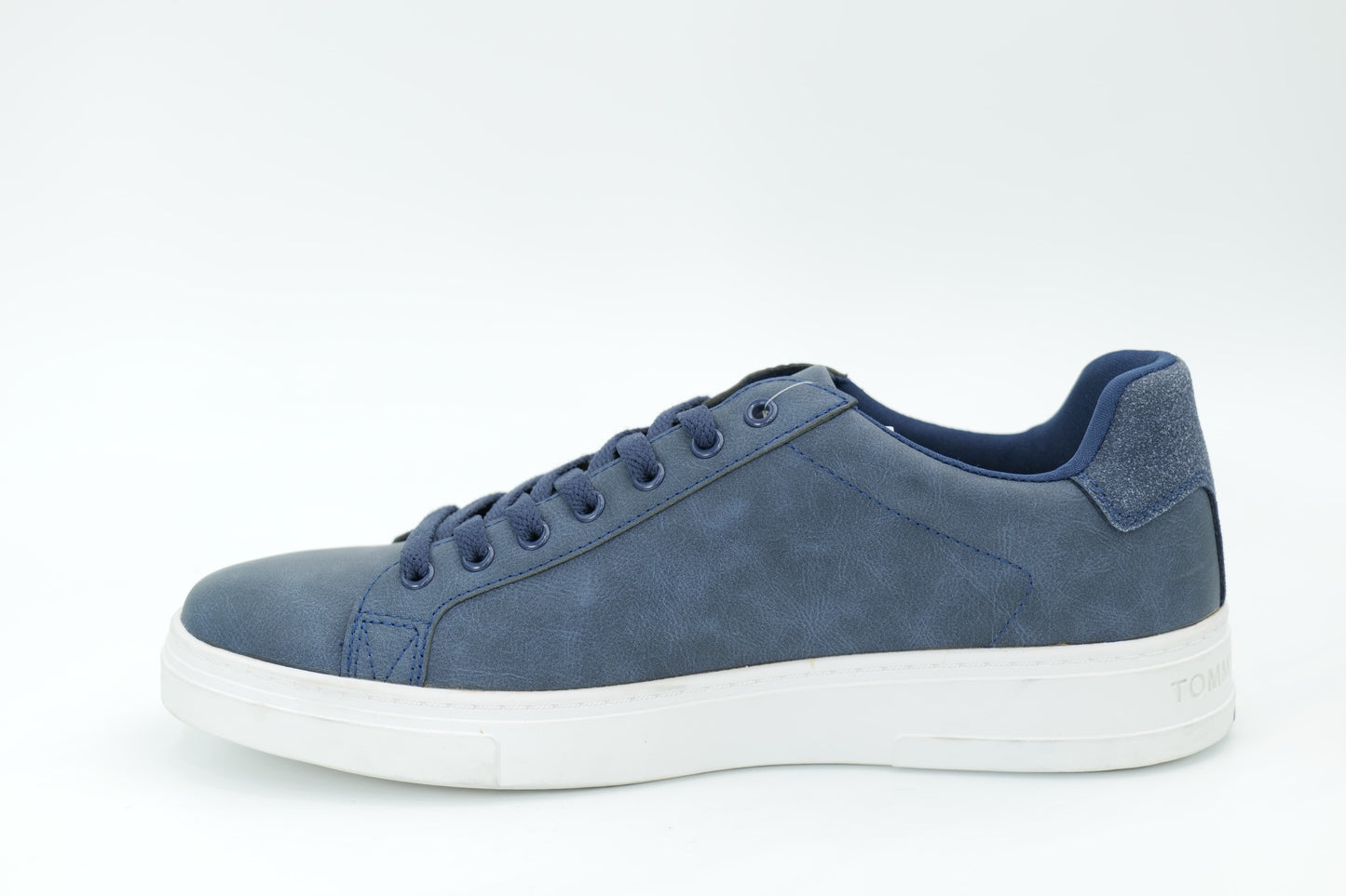 Casual sneakers