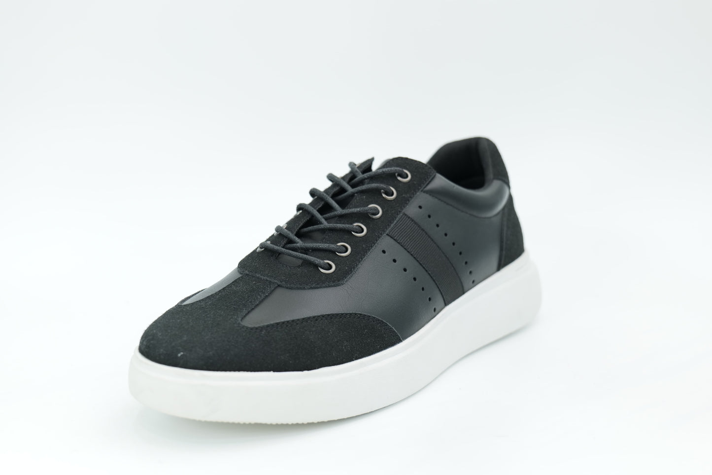 Casual sneakers