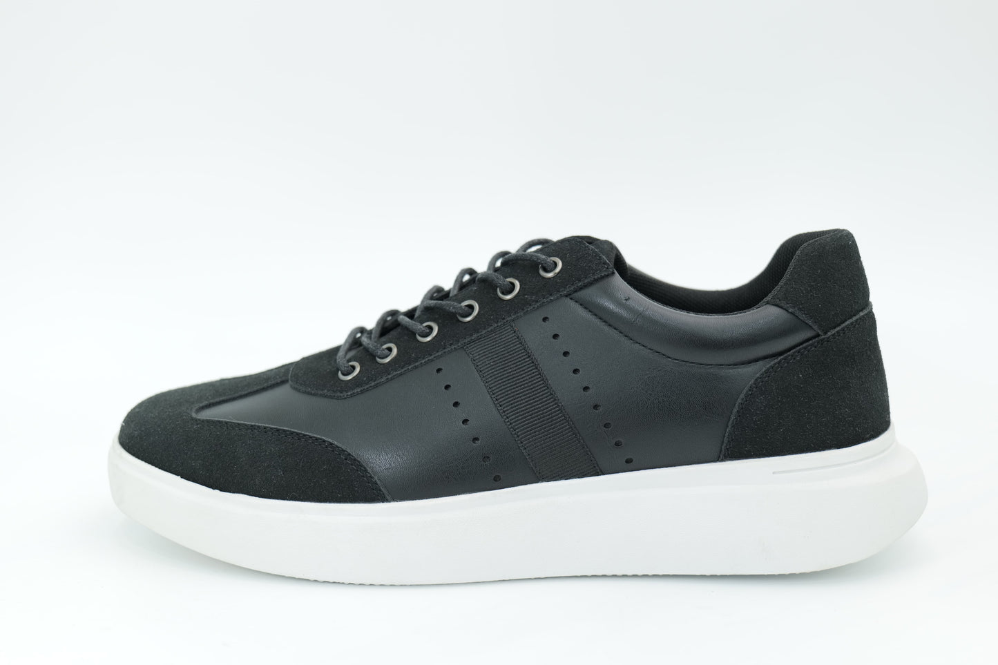 Casual sneakers