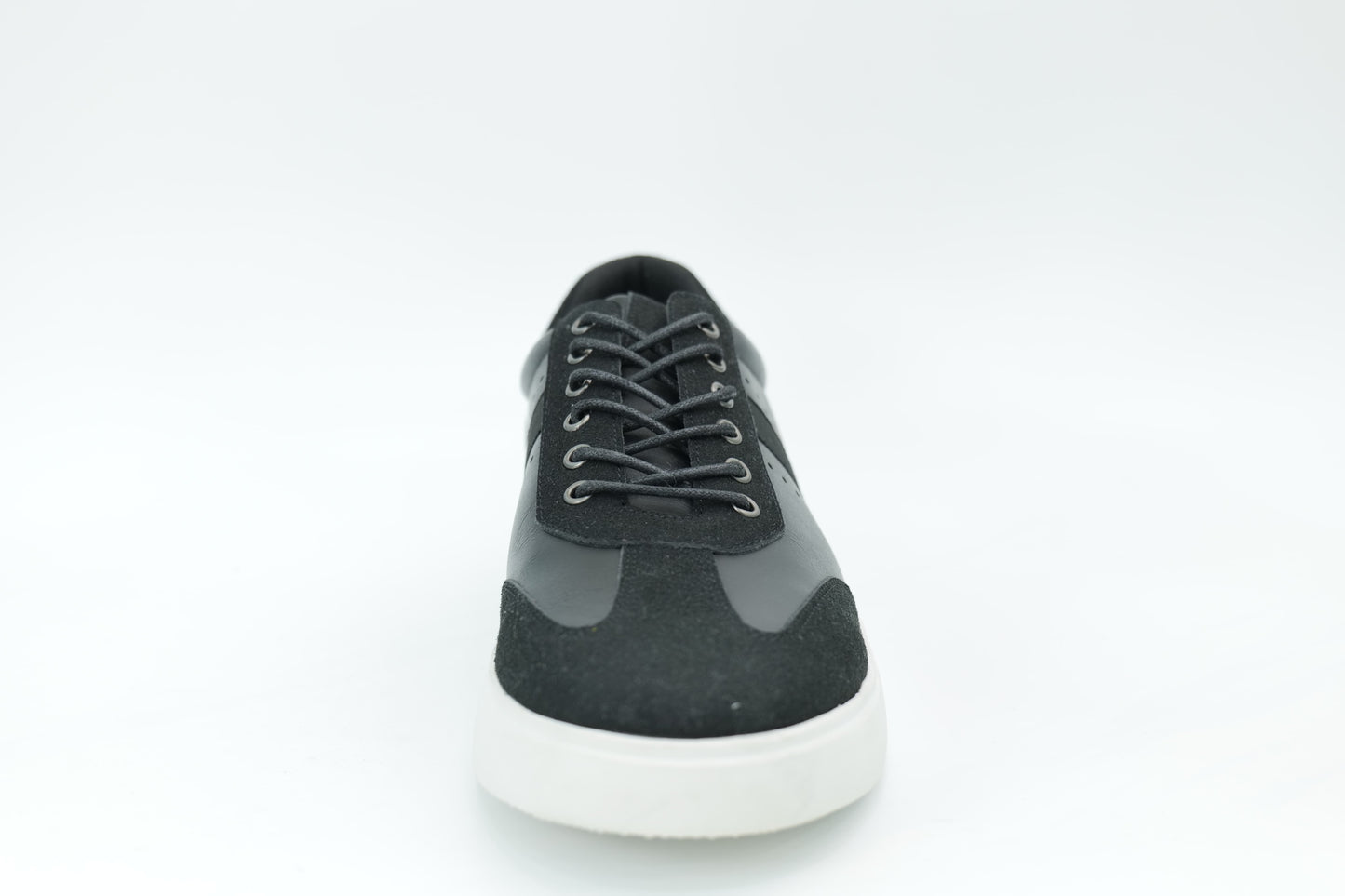 Casual sneakers