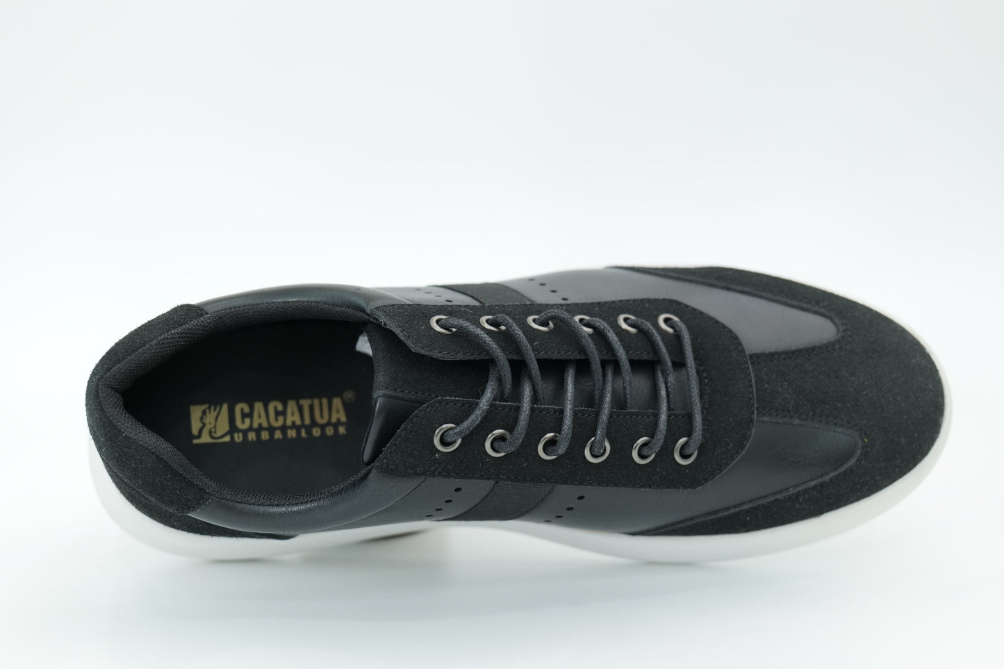 Casual sneakers