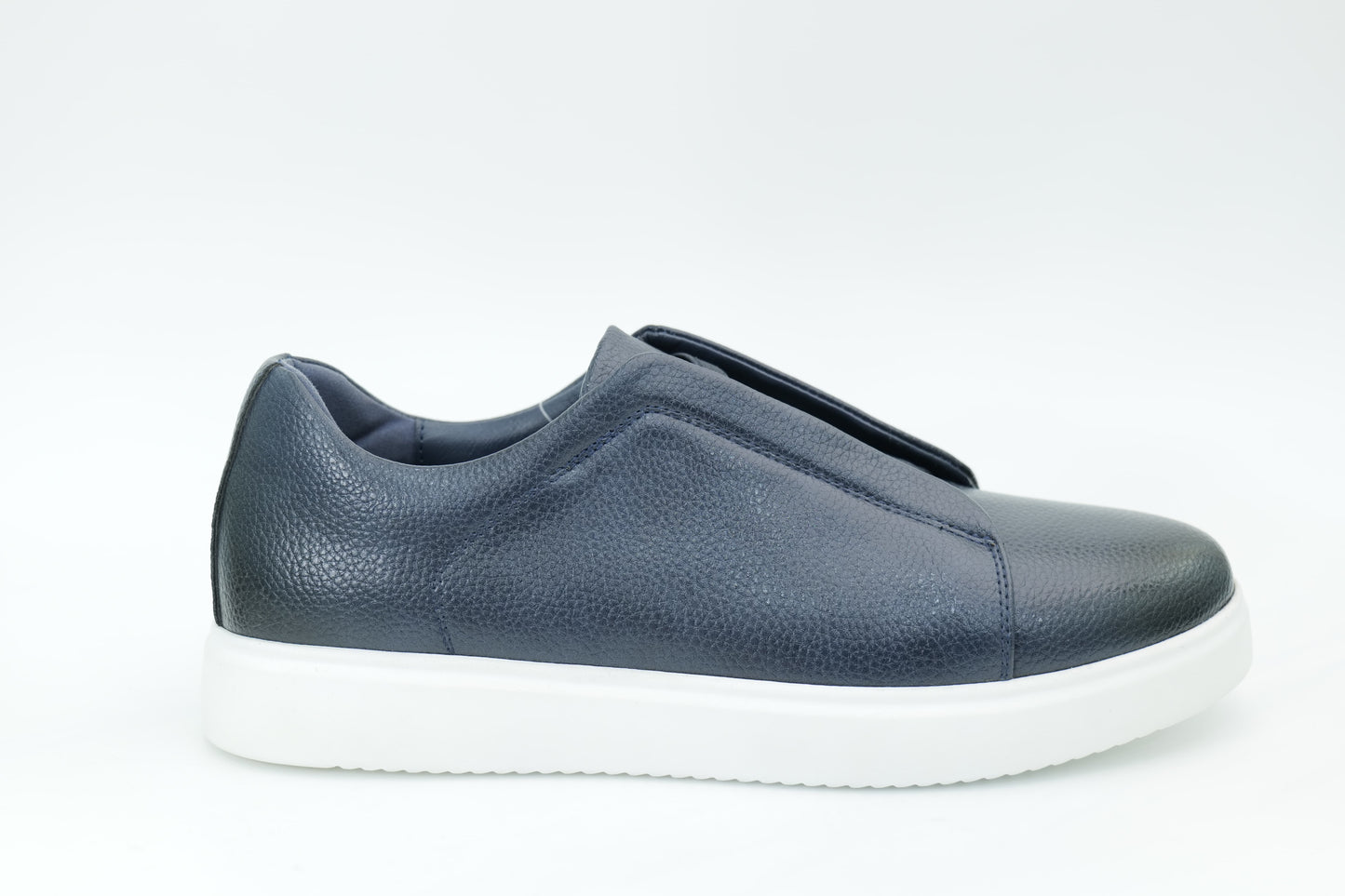 Casual sneakers
