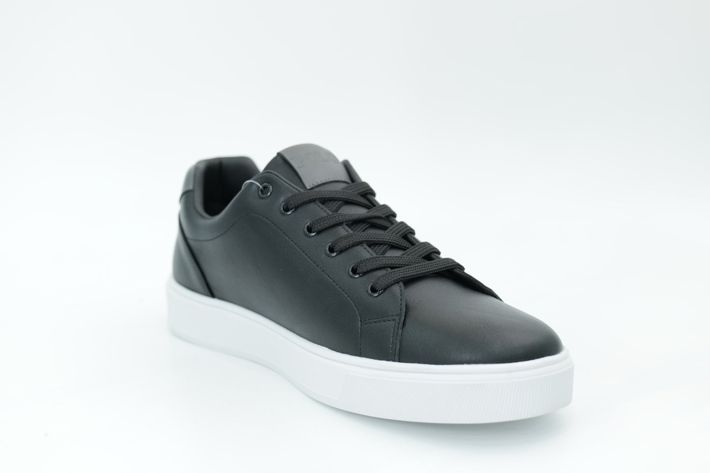 Casual sneakers