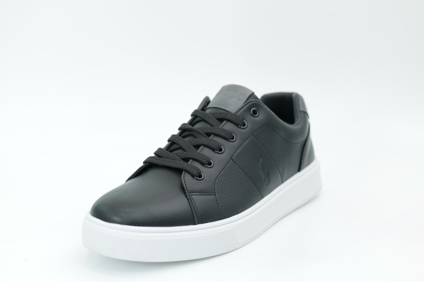 Casual sneakers
