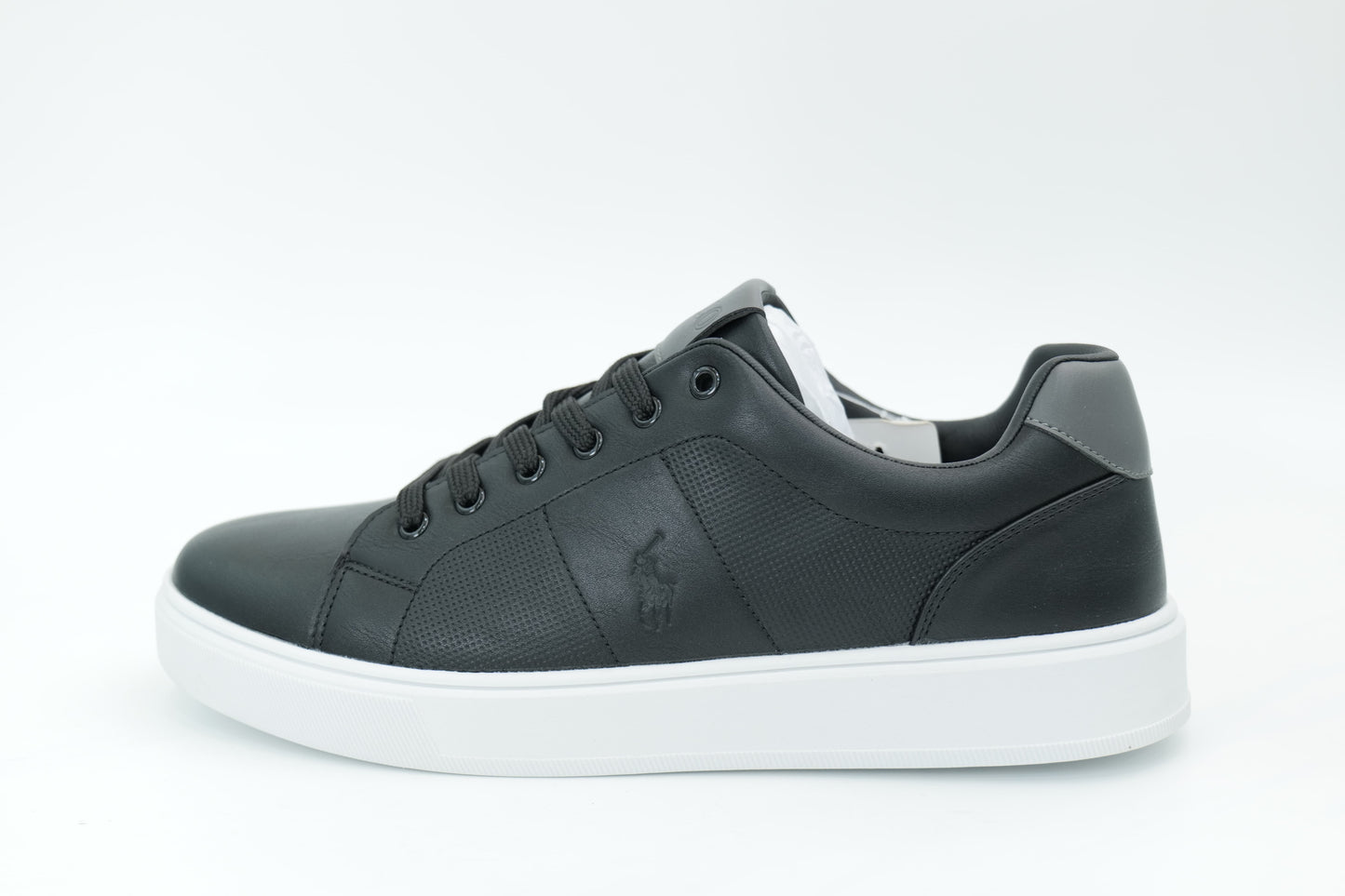 Casual sneakers
