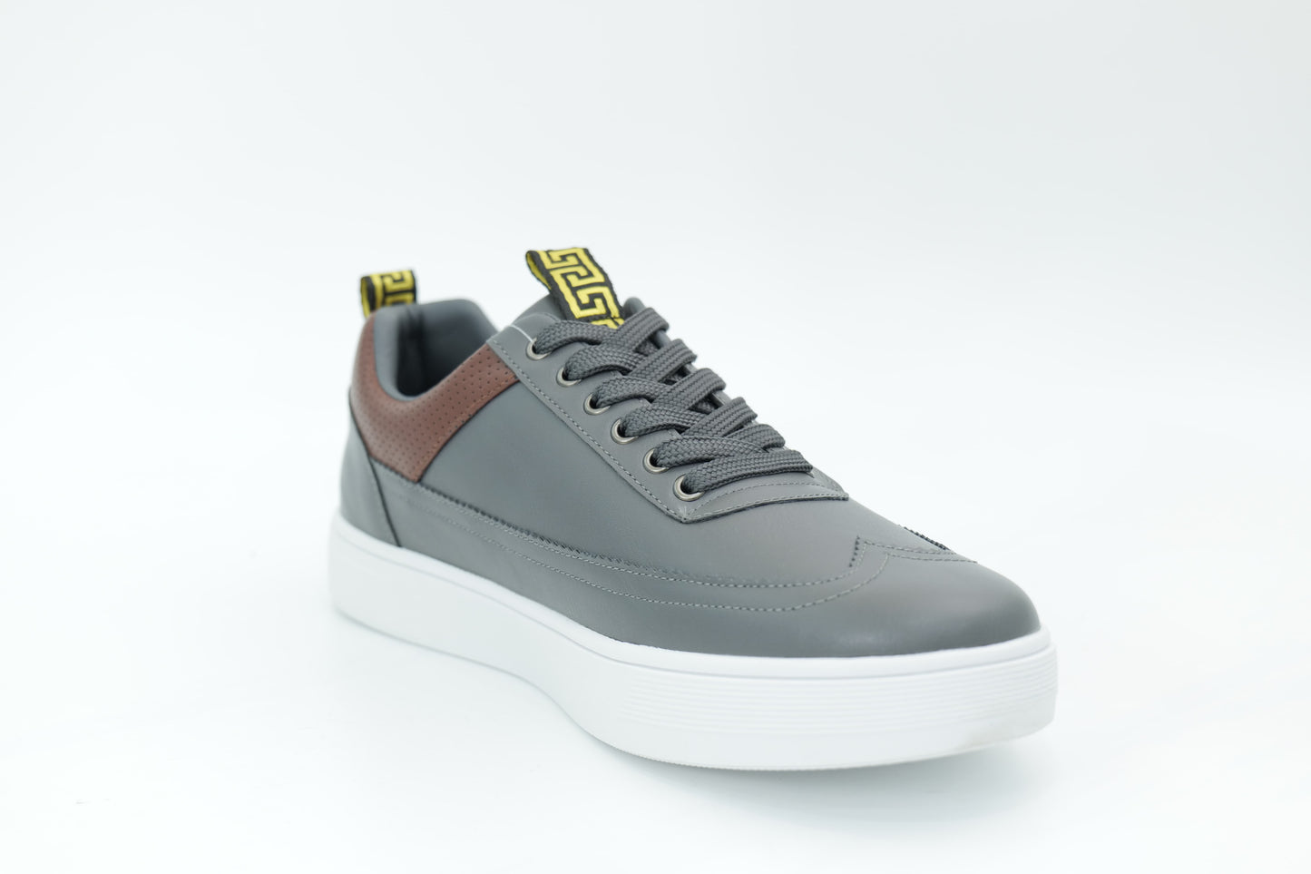 Casual sneakers
