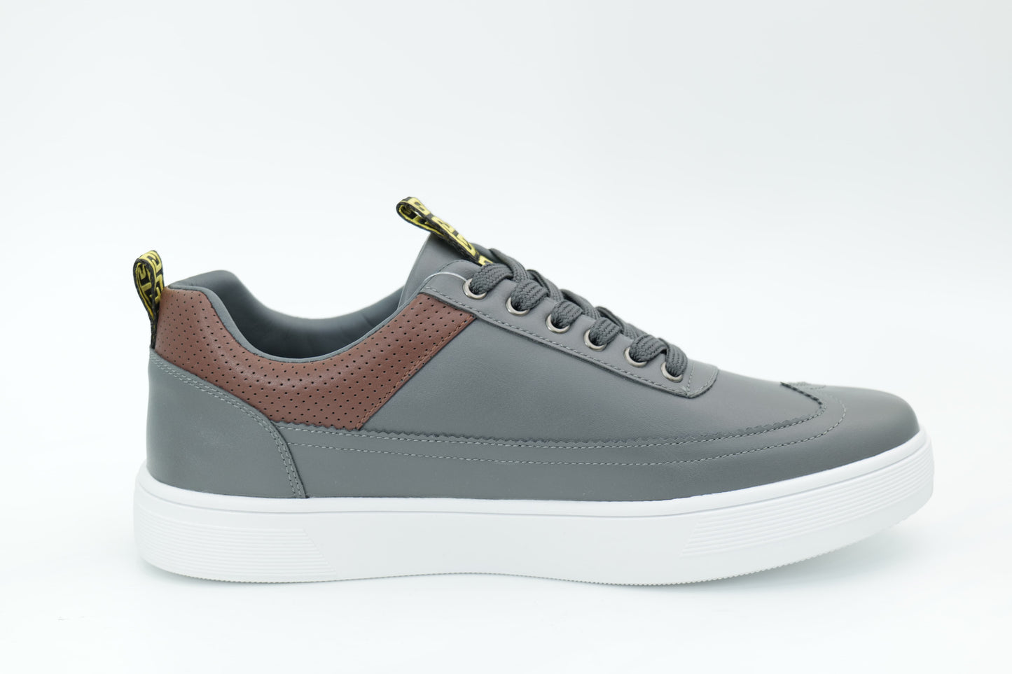Casual sneakers