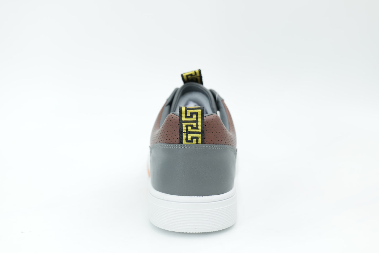 Casual sneakers