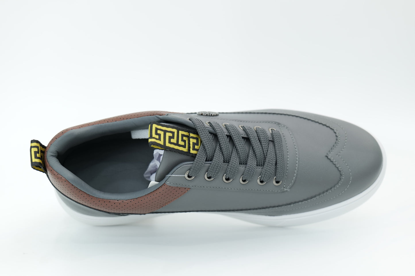 Casual sneakers