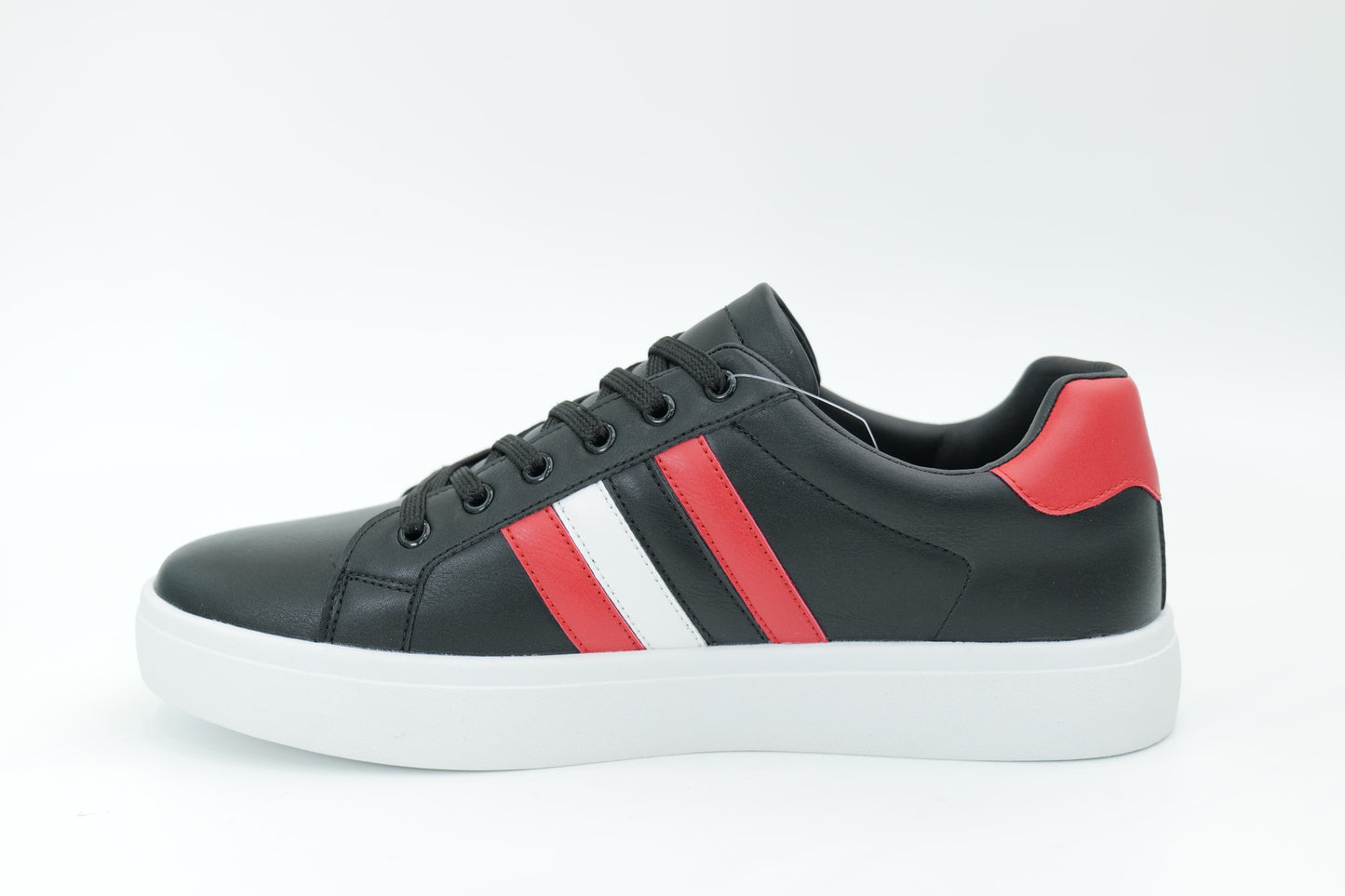Casual sneakers
