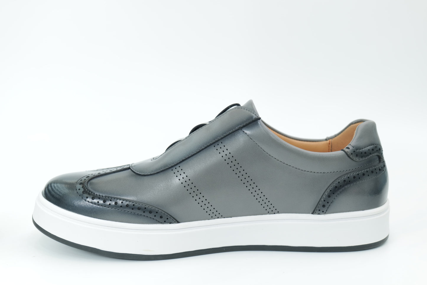 Casual sneakers