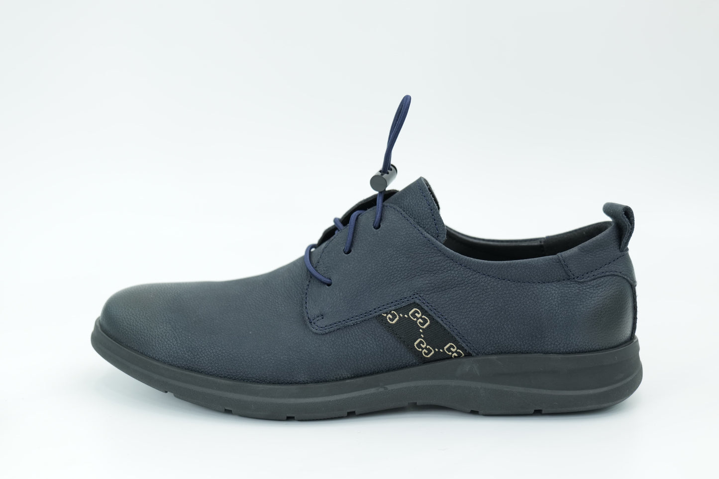 Casual shoes